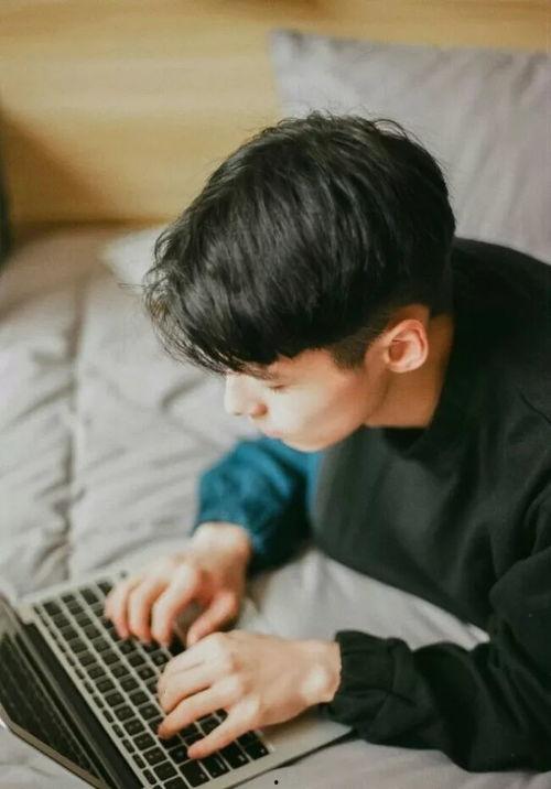 吃瓜网红小哥哥是谁啊,吃瓜网红小哥哥的真实身份! 第1张 吃瓜网红小哥哥是谁啊,吃瓜网红小哥哥的真实身份! 第1张